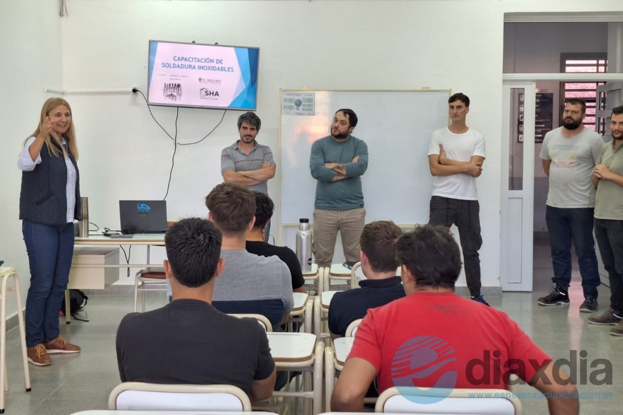 La charla de apertura en el curso de soldadura