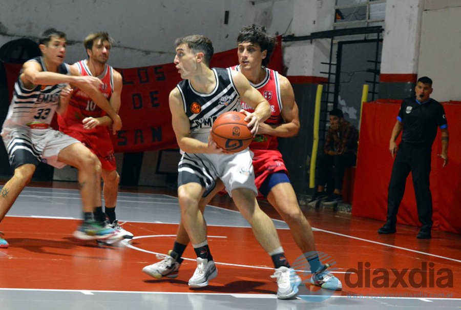 El trámite del juego en Santa Fe fue intenso - Foto Prensa Almagro