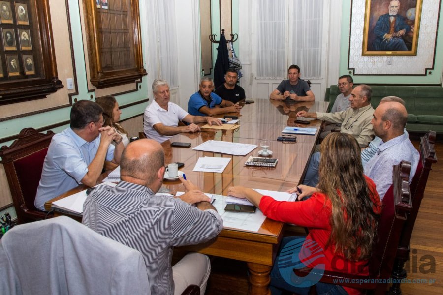 La reunión realizada en el despacho del intendente La reunión realizada en el despacho del intendente