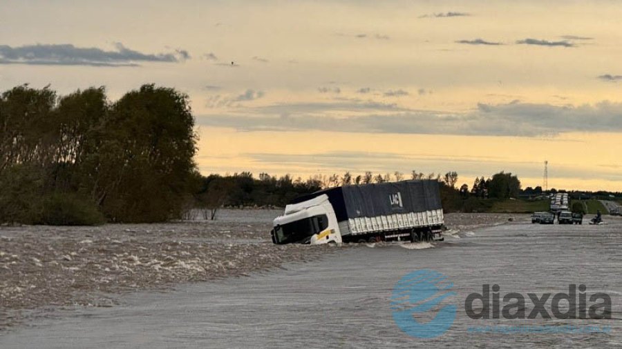 El estado de la autopista desde esta mañana - Foto @matiasbaldanza