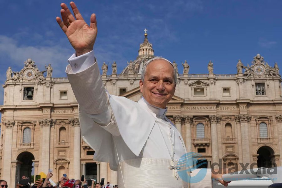 El Papa recorre la plaza antes de la misa El Papa recorre la plaza antes de la misa