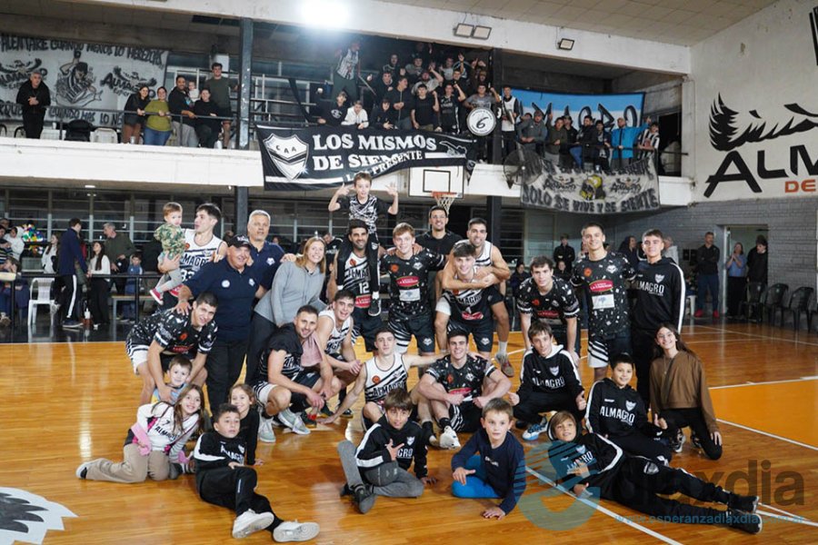 El festejo tras el triunfo 2-0 en la serie