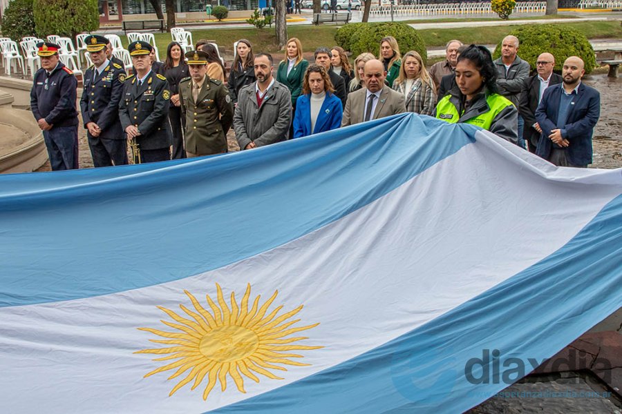 Las autoridades en el acto del domingo - Prensa Municipalidad
