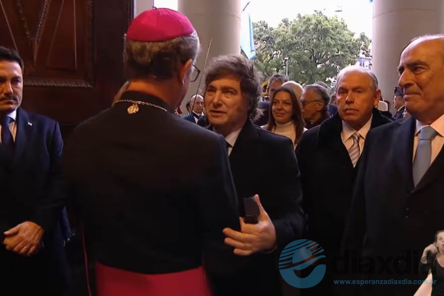 Javier Milei ingresa a la Catedral Metropolitana