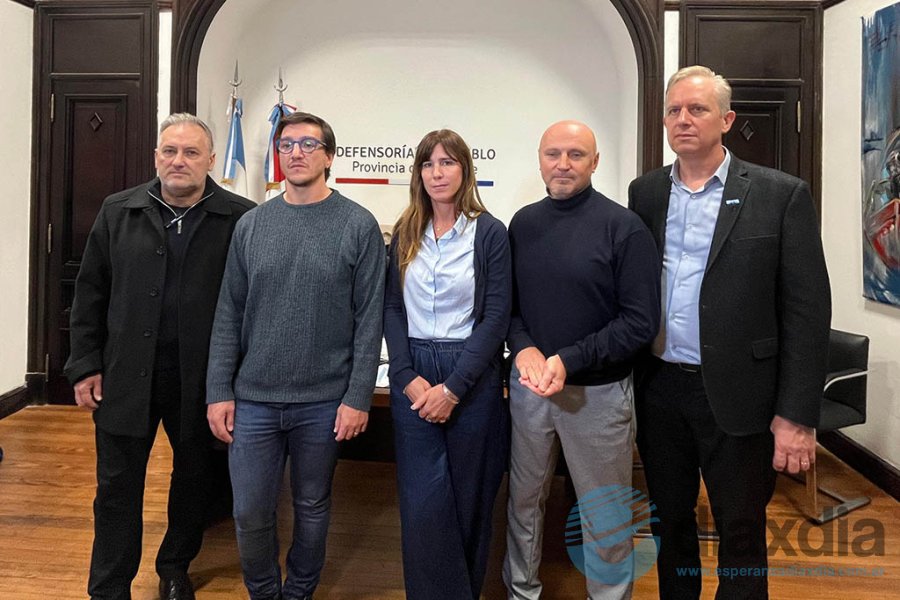 Autoridades contra la insensible motosierra Autoridades contra la insensible motosierra