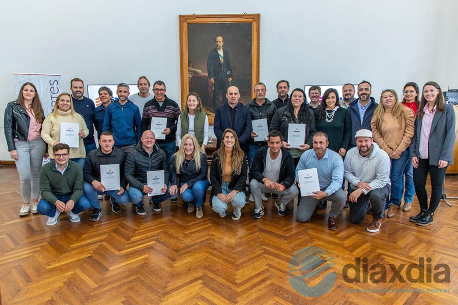 Autoridades y representantes de los clubes Autoridades y representantes de los clubes