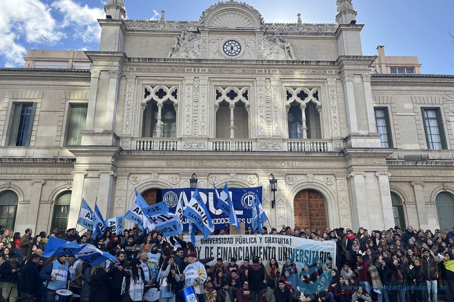 La movilización en Santa Fe por el financiamiento La movilización en Santa Fe por el financiamiento