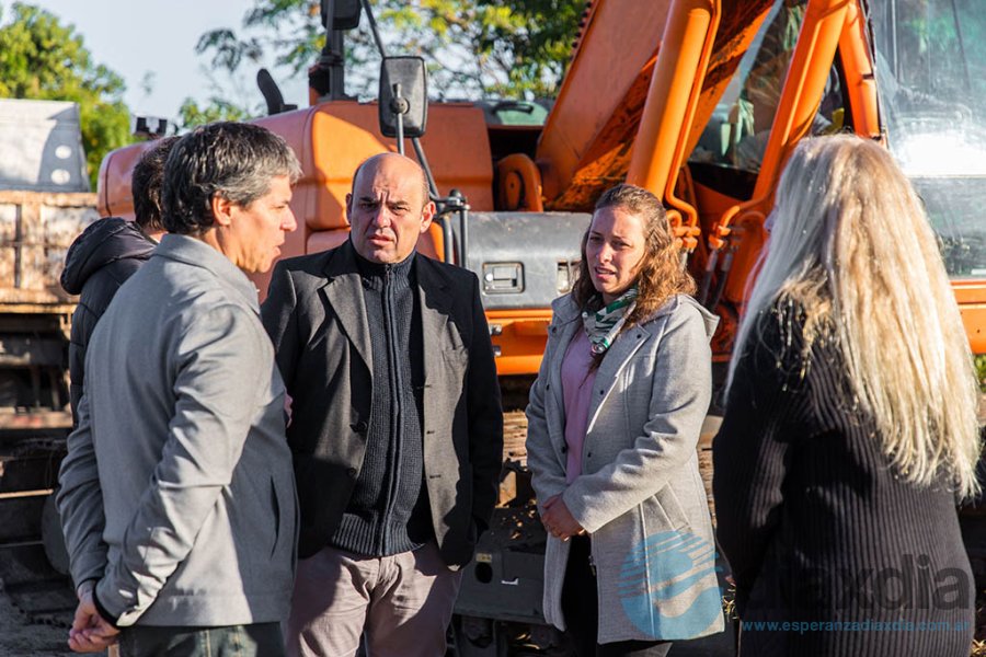 Autoridades durante el anuncio Autoridades durante el anuncio