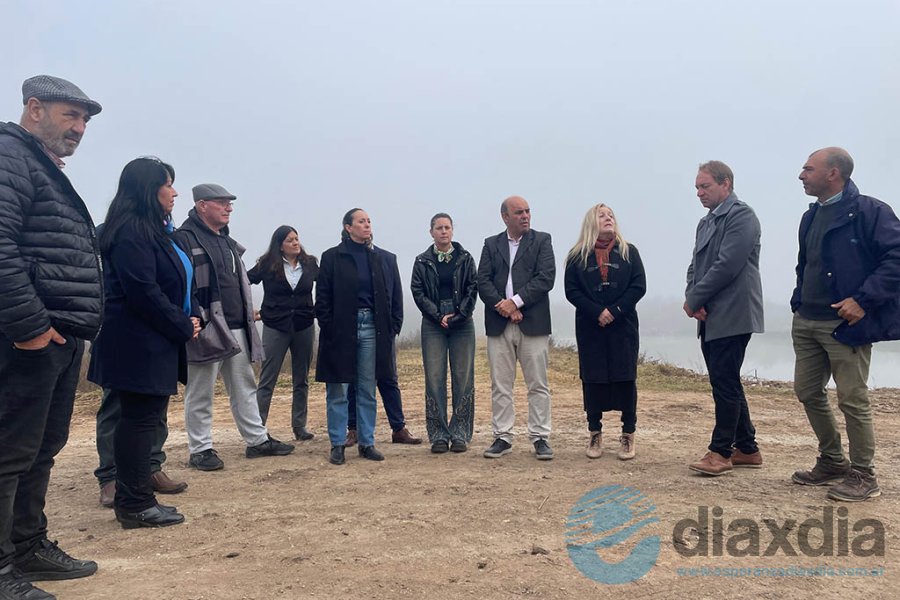 Autoridades en la planta de efluentes