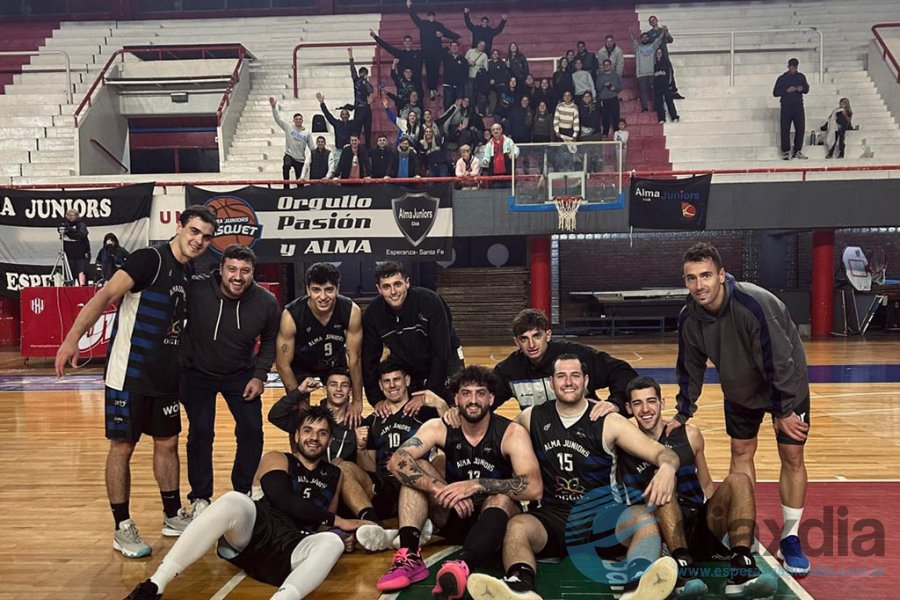 El festejo de Alma Juniors en Santa Fe El festejo de Alma Juniors en Santa Fe