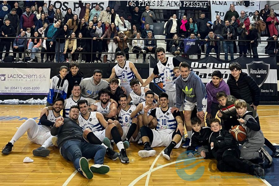 El festejo de Alma Juniors tras el triunfo