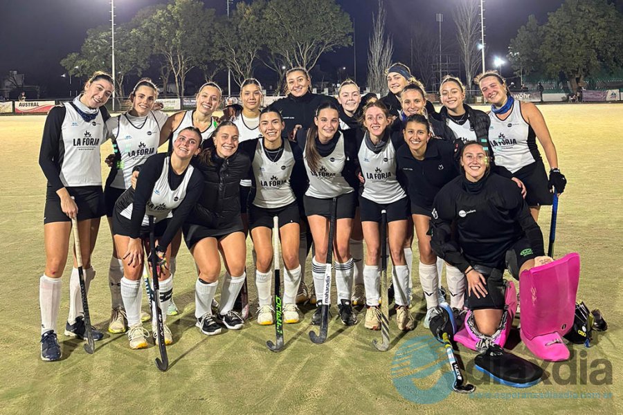 Las chicas festejaron el triunfo en el Poli
