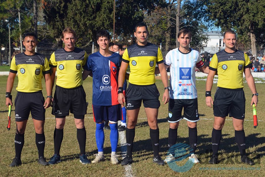 El juez Nicola, sus ayudantes y los capitanes