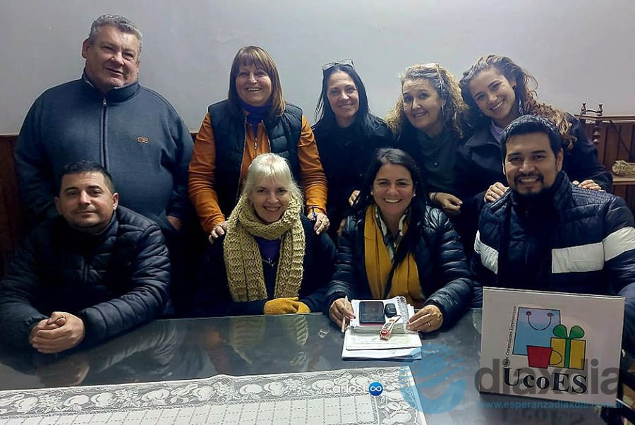 Martinez y candidatos de su lista en la visita a UCOEs