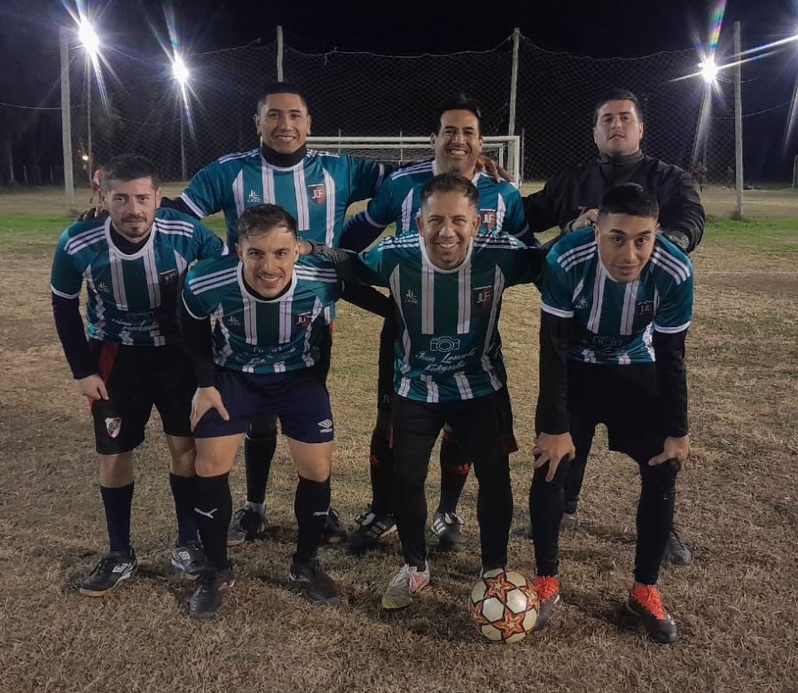 Jona Luraschi sigue a paso firme