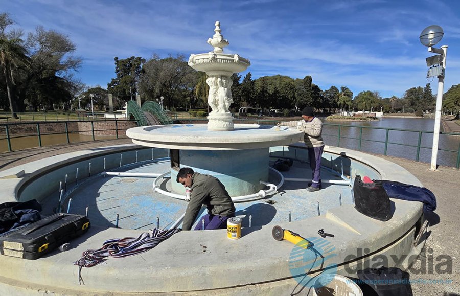 Los trabajos continúan en las fuentes del parque - Foto Prensa Municipalidad de Esperanza