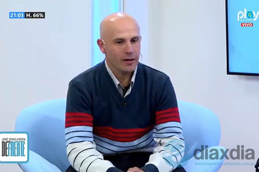 Sebastián Spies en los estudios de Play TV