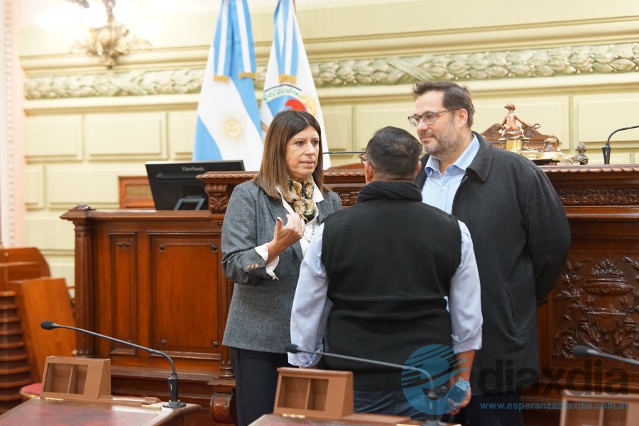 Clara García en el recinto adaptado de Diputados