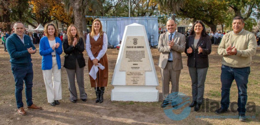 Las autoridades colocaron plaquetas para recordar quienes impulsaron las obras - Foto Prensa Municipalidad de Esperanza