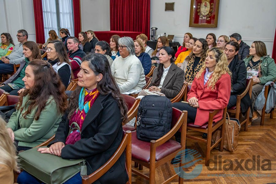Asistentes al acto que se realizó en el Salón Blanco - Foto Prensa Municipalidad de Esperanza
