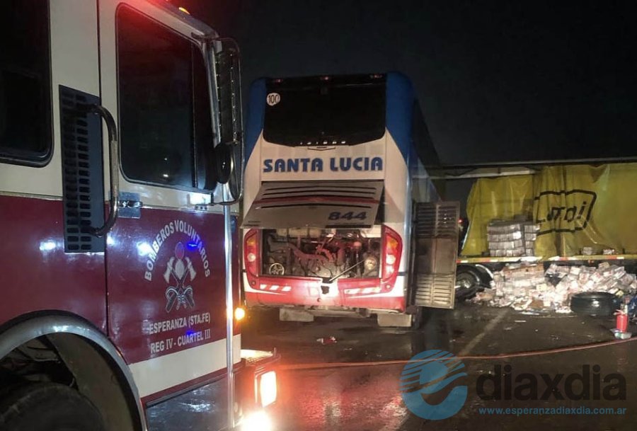 Trabajaron bomberos de toda la región en el rescate de los atrapados - RRSS Bomberos Esperanza