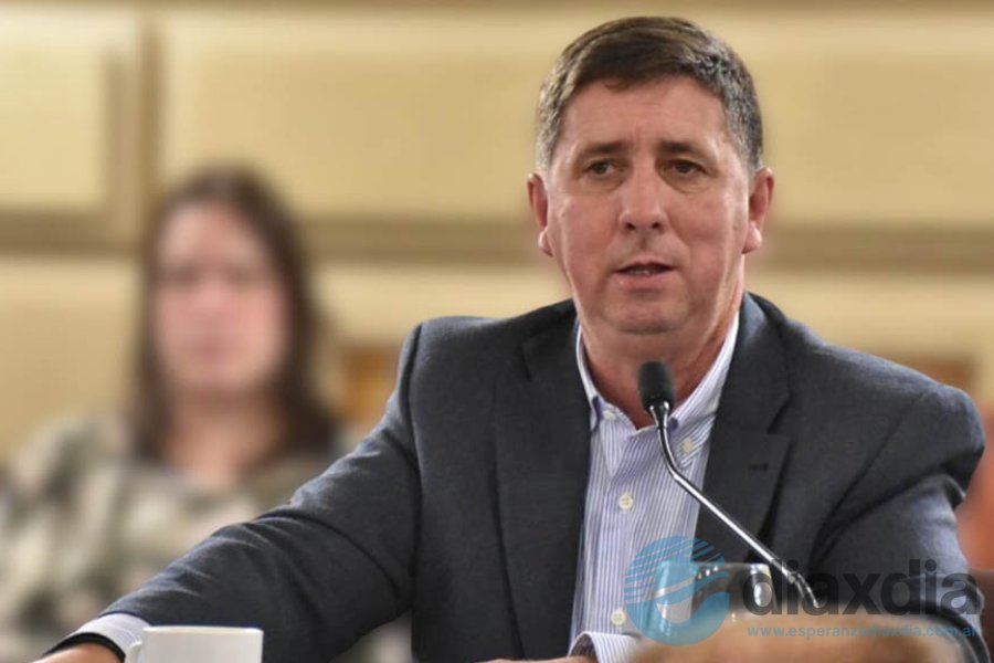 Ruben Pirola en la sesión del senado provincial Ruben Pirola en la sesión del senado provincial