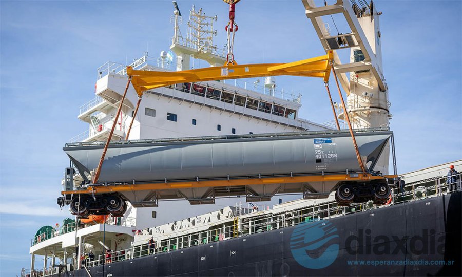 Los vagones descargados en puerto - Prensa Belgrano Cargas