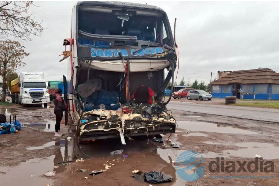 Así quedó el colectivo involucrado en el choque Así quedó el colectivo involucrado en el choque