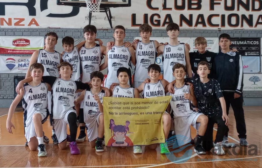 El plantel U13 de Almagro en Esperanza por la Copa Santa Fe - Prensa Almagro