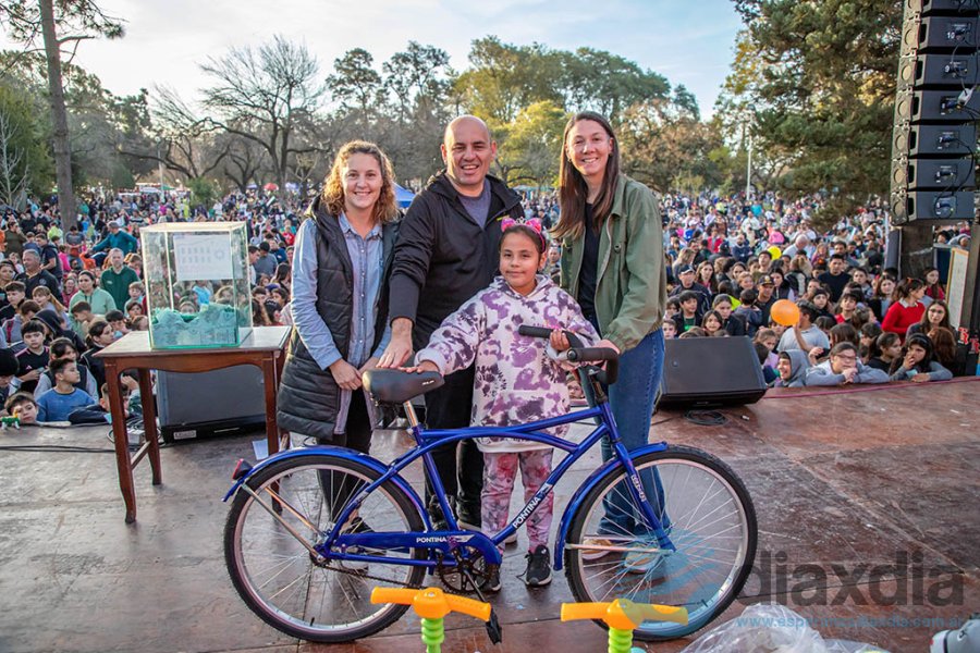 Autoridades en la Fiesta del Día del Niño