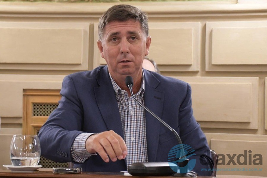 Rubén Pirola en el senado provincial