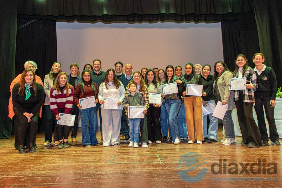 Algunos de los alumnos que recibieron sus diplomas