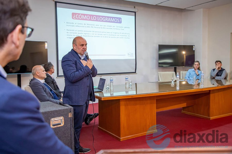 El intendente en la charla con sus pares El intendente en la charla con sus pares