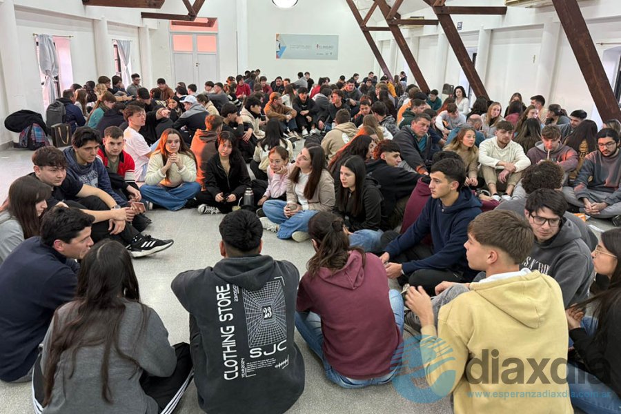 Alumnos de 1º y 2º año en la actividad