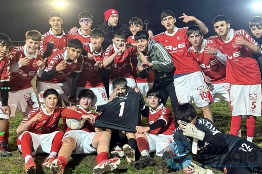 Mitre celebra su triunfo en la noche del viernes Mitre celebra su triunfo en la noche del viernes