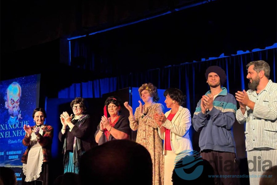 Los actores de La Juana en el estreno