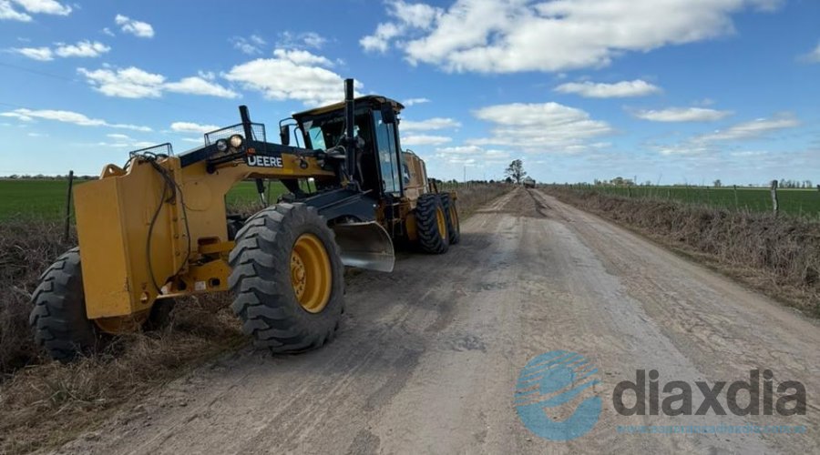Imagen trabajos de mantenimiento en un camino de Esperanza - archivo