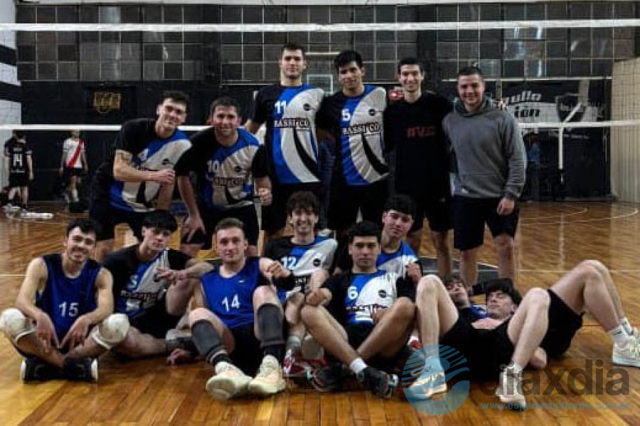 El equipo de Alma Jrs tras la victoria