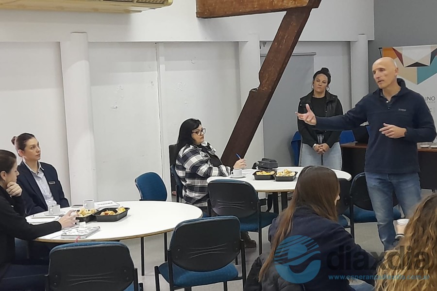 El debate se realizó en el ITEC El Molino El debate se realizó en el ITEC El Molino