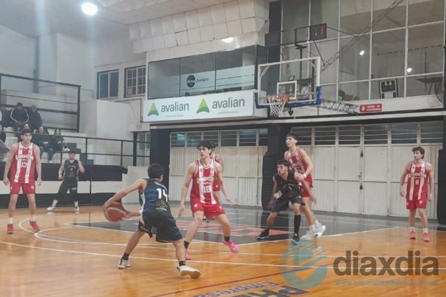 El juego en Esperanza entre Alma Jrs y Unión SF El juego en Esperanza entre Alma Jrs y Unión SF