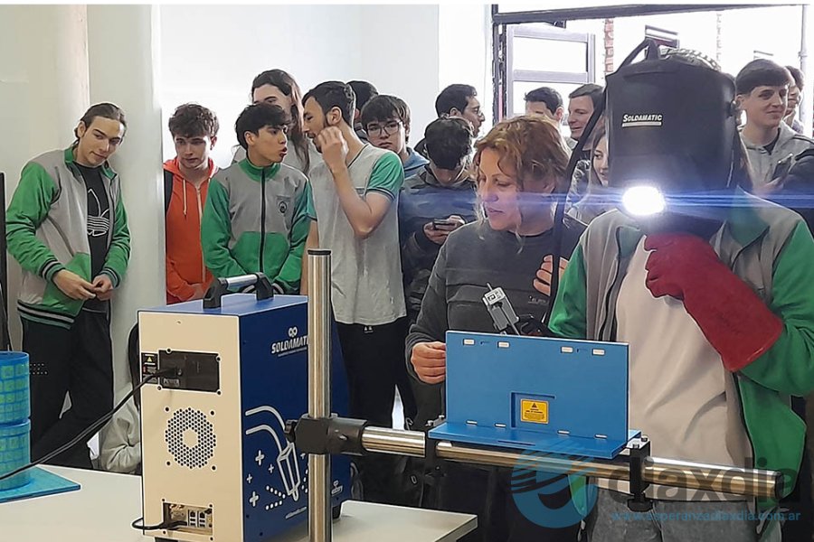 Los alumnos trabajaron con el simulador Los alumnos trabajaron con el simulador