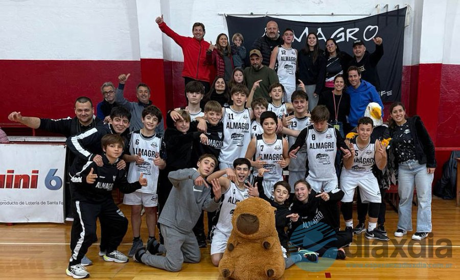Jugadores, técnicos y familiares del equipo U13 de Almagro que juega Copa Santa Fe - Prensa Almagro