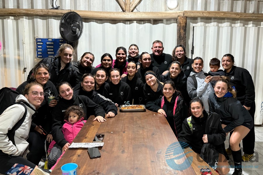 Uno de los equipos de hockey de Alma Juniors