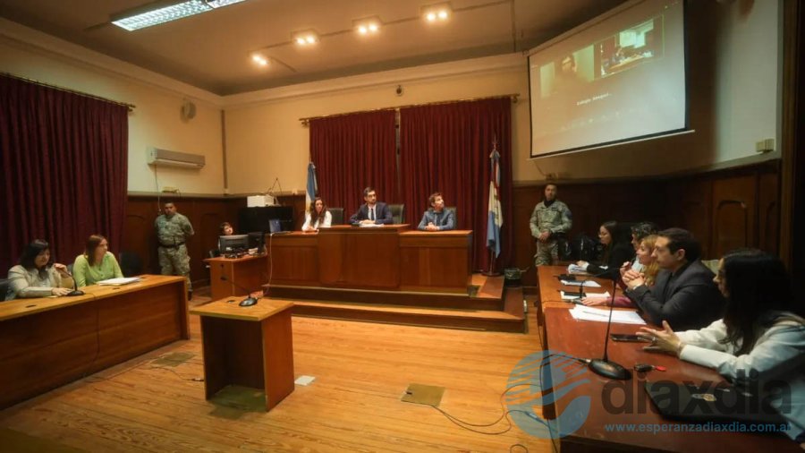 La audiencia en Tribunales para conocer la sentencia - Foto Aire de Santa Fe
