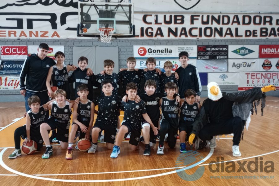 El plantel U11 de Almagro en Liga Federal