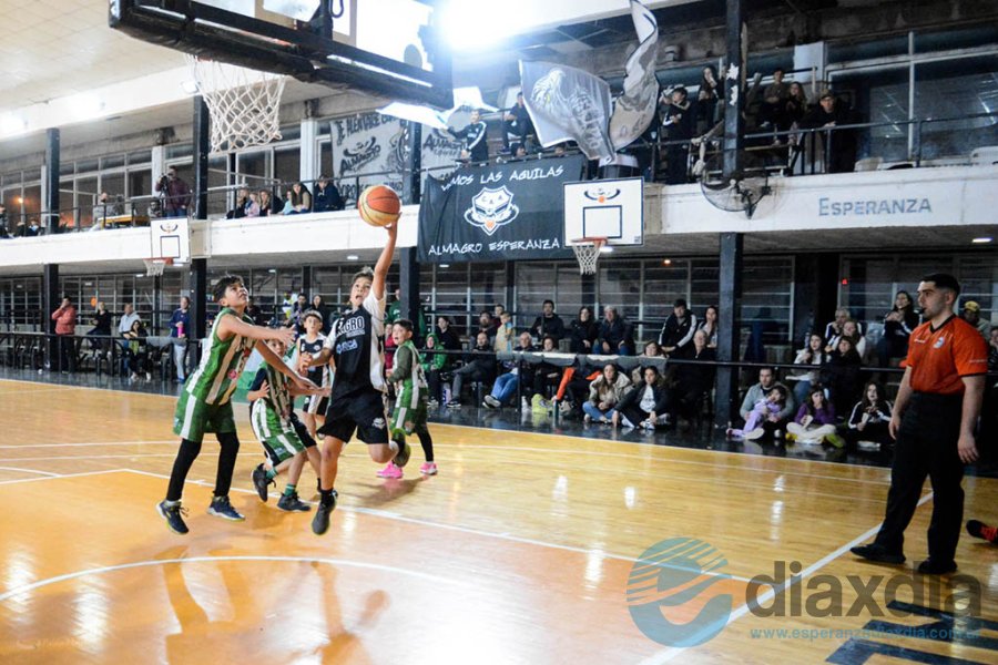 Almagro avanzó en el Federal U11