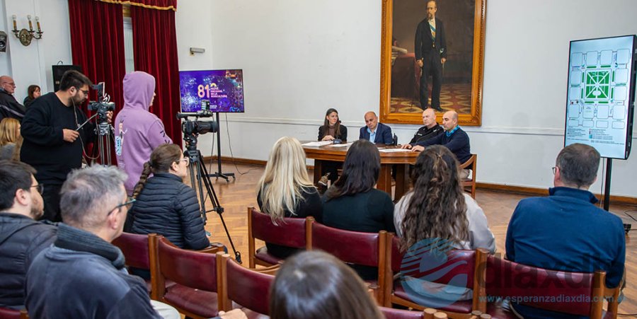 La rueda de prensa se realizó en el Salón Blanco Municipal y también fueron convocados representantes de instituciones intermedias - Prensa Municipalidad de Esperanza