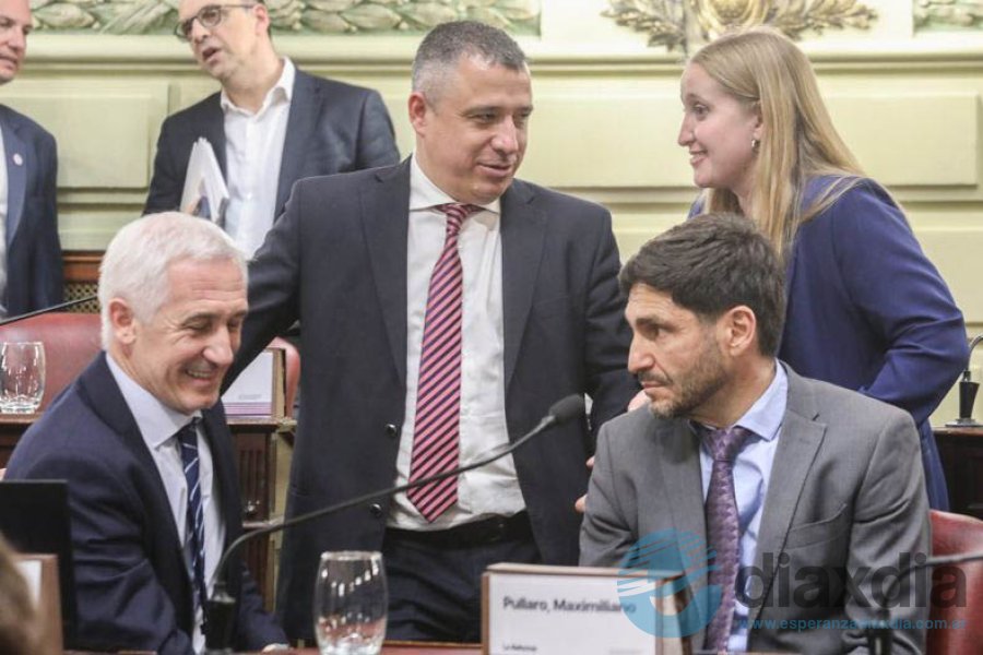 Convencionales y asesores con el gobernador