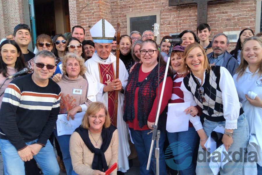 El coro con el arzobispo