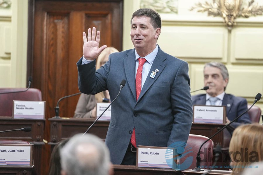 La jura del convencional Rubén Pirola La jura del convencional Rubén Pirola